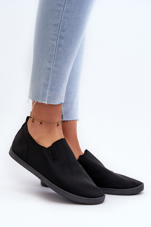 Tênis sapatos casuais Slip-On cor preta Lovinia
