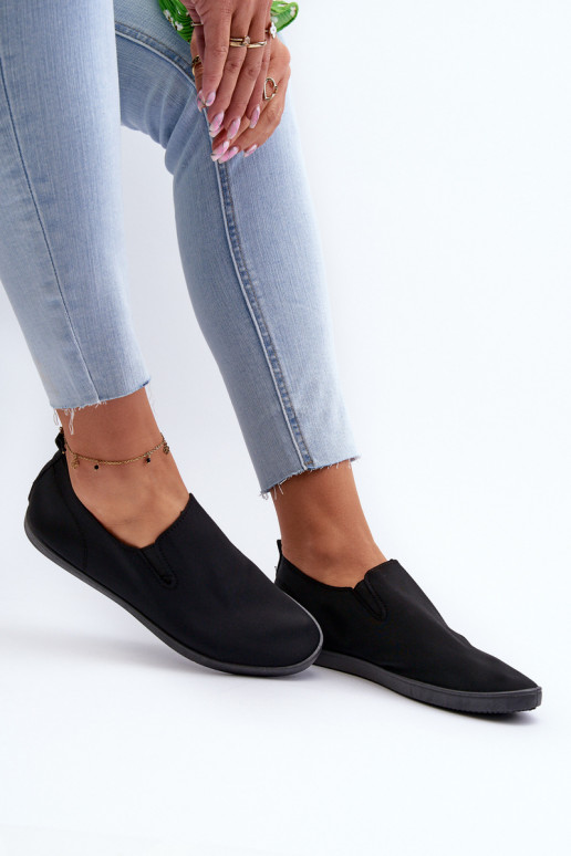 Tênis sapatos casuais Slip-On cor preta Lovinia