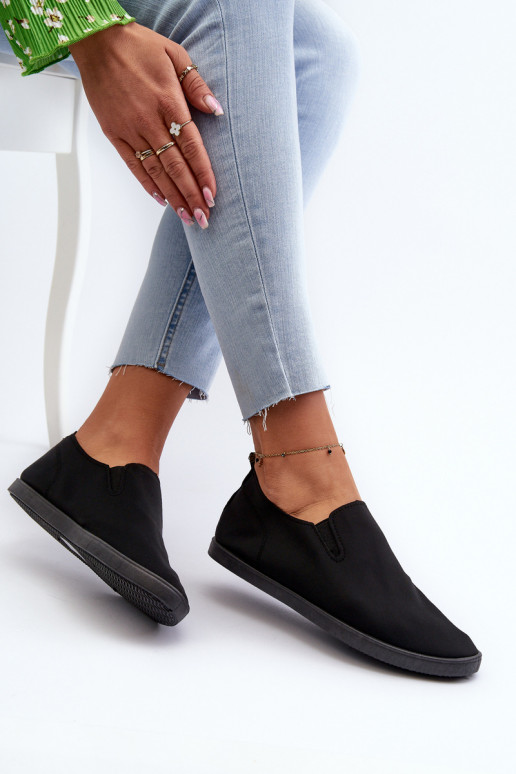 Tênis sapatos casuais Slip-On cor preta Lovinia