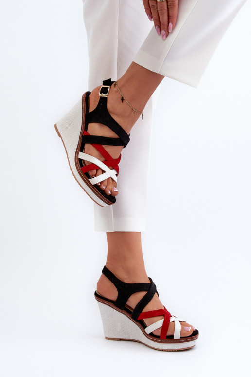 Sandálias plataforma com tiras na cor preta Ellen Sandálias plataforma com tiras na cor preta Ellen