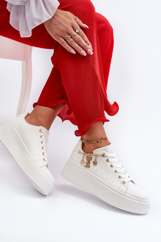 Modelo de tênis com plataforma na cor branca Tivissa Modelo de tênis com plataforma na cor branca Tivissa