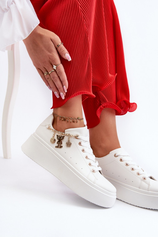 Modelo de tênis com plataforma na cor branca Tivissa Modelo de tênis com plataforma na cor branca Tivissa