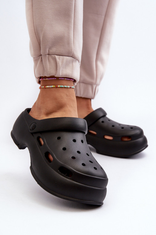 Chinelos leves Chinelos femininos com sola maciça da moda na cor preta Danollia