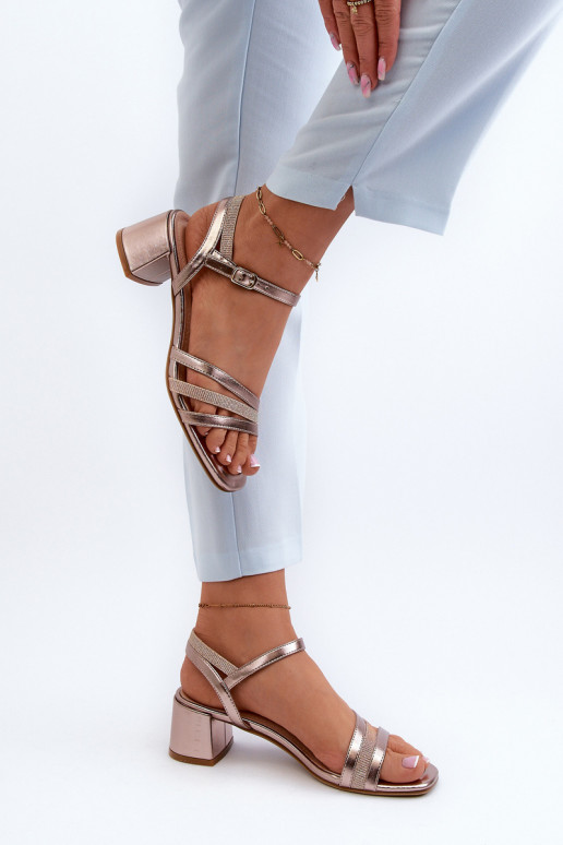Sandálias femininas de salto baixo confeccionadas em couro ecológico Sergio Leone SK046 ouro rosa Sandálias femininas de salto baixo confeccionadas em couro ecológico Sergio Leone SK046 ouro rosa
