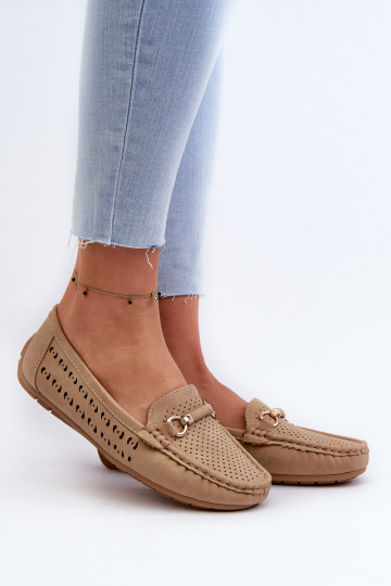 Mocassins femininos vazados com enfeites em Kaydance marrom