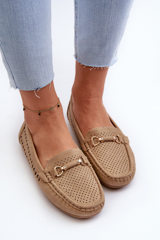 Mocassins femininos vazados com enfeites em Kaydance marrom