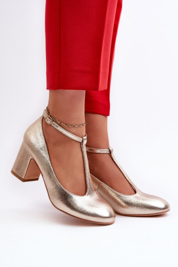 Sapatos confeccionados em couro ecológico com salto dourado Raniyah