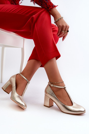 Sapatos confeccionados em couro ecológico com salto dourado Raniyah 2
