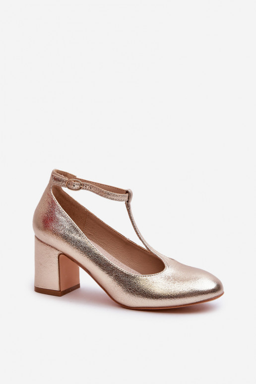 Sapatos confeccionados em couro ecológico com salto dourado Raniyah
