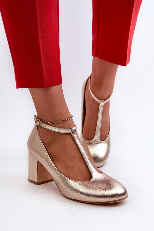 Sapatos confeccionados em couro ecológico com salto dourado Raniyah