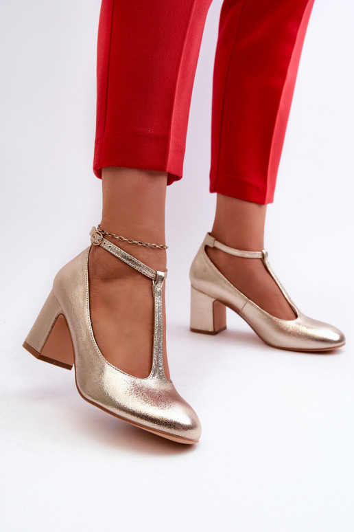 Sapatos confeccionados em couro ecológico com salto dourado Raniyah