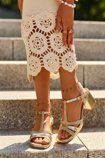 Sandálias femininas de salto alto confeccionadas em couro ecológico na cor dourada Lyana 2