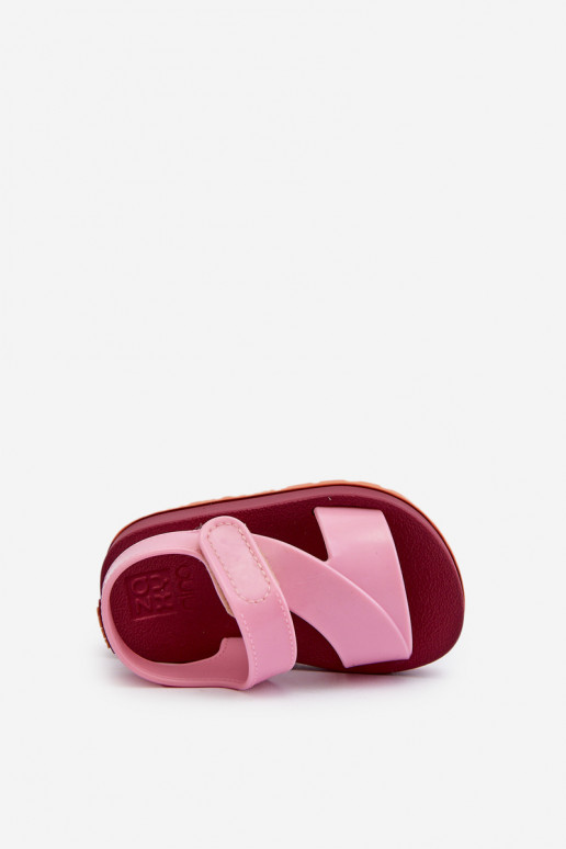 Sandálias infantis com fechos adesivos LL385001 cor rosa