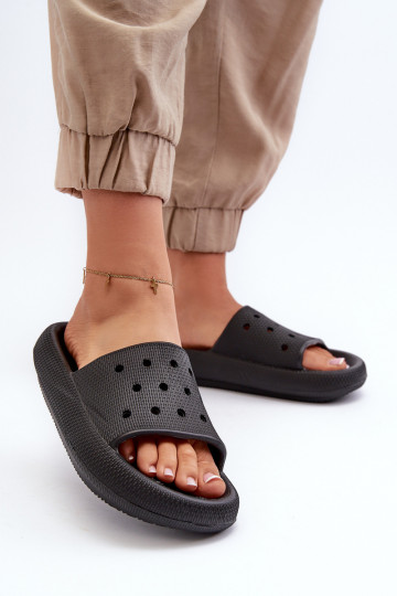 Chinelos leves com sola maciça na cor preta Beula 2