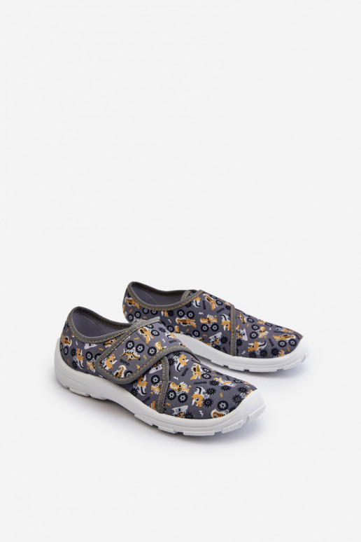 Chinelos confortáveis para meninos com fechos adesivos Befado 974Y552 cinza