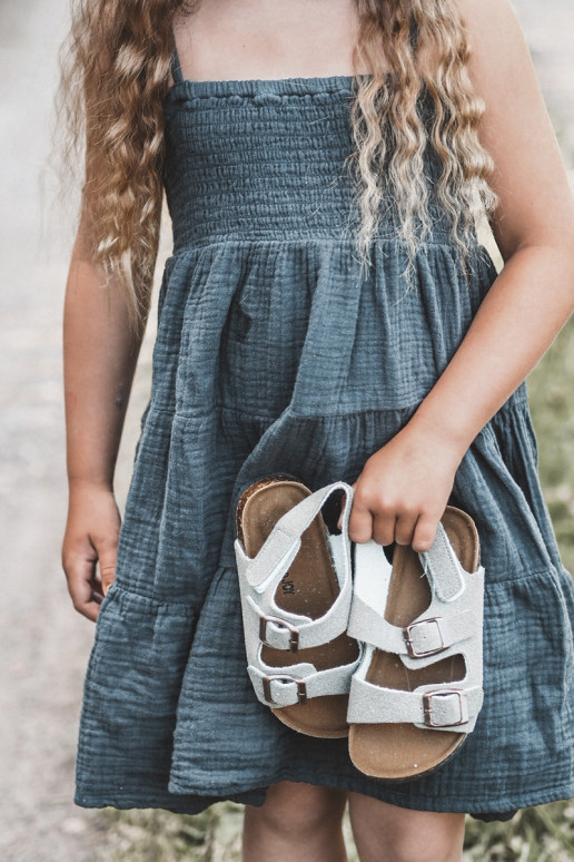 sandálias plataforma infantil com fechos adesivos cor cinza Rorria