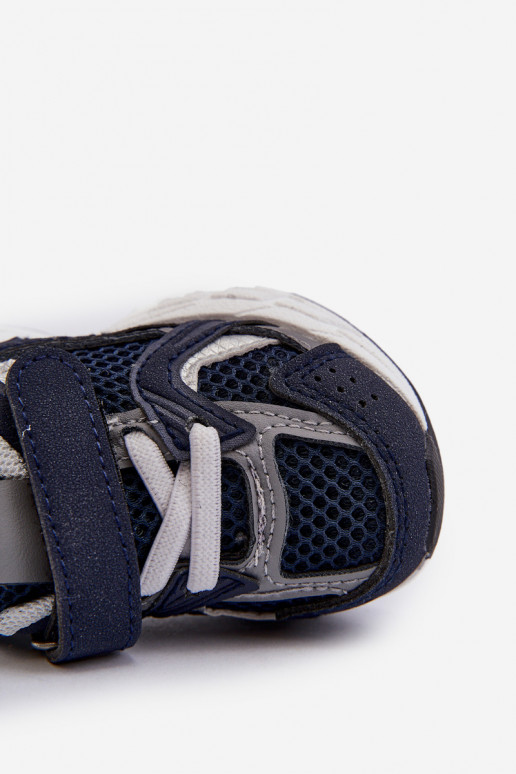 Calçado desportivo infantil modelo tênis com fechos adesivos na cor azul escuro Rulagia Calçado desportivo infantil modelo tênis com fechos adesivos na cor azul escuro Rulagia