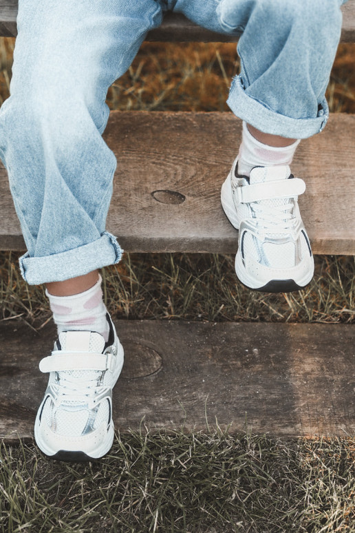 Calçado desportivo infantil modelo tênis com fechos adesivos cor branco-preto Ephona Calçado desportivo infantil modelo tênis com fechos adesivos cor branco-preto Ephona