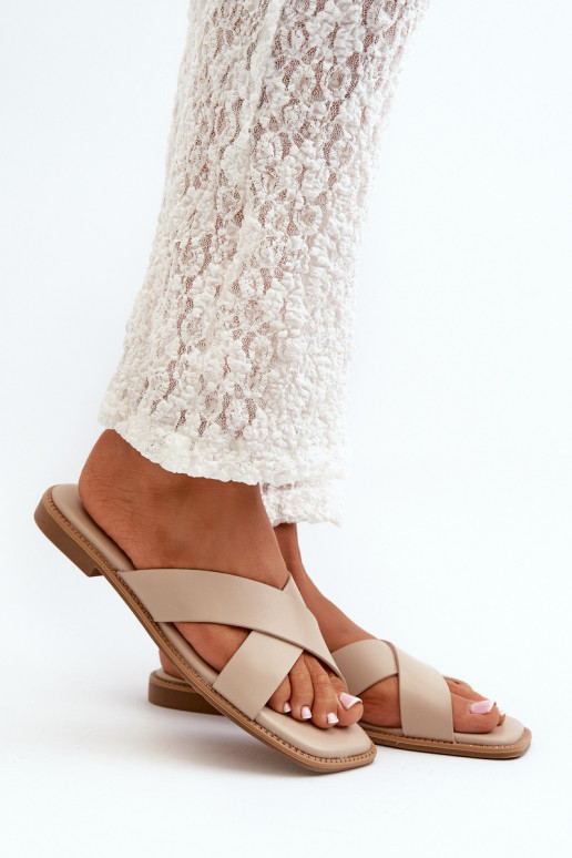 Chinelos femininos com salto largo em couro ecológico S.Barski KV27-002 bege Chinelos femininos com salto largo em couro ecológico S.Barski KV27-002 bege