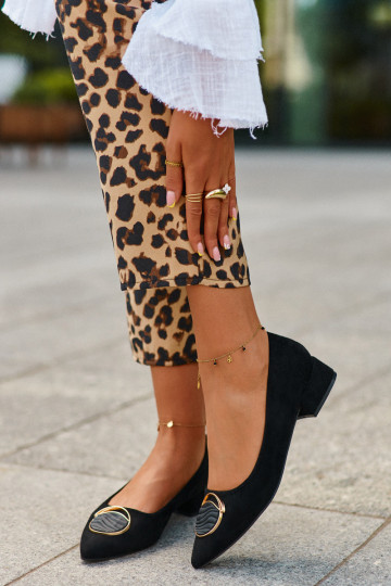 Sapatos com salto baixo Z confeccionados em camurça ecológica S.Barski KV27-037 cor preta