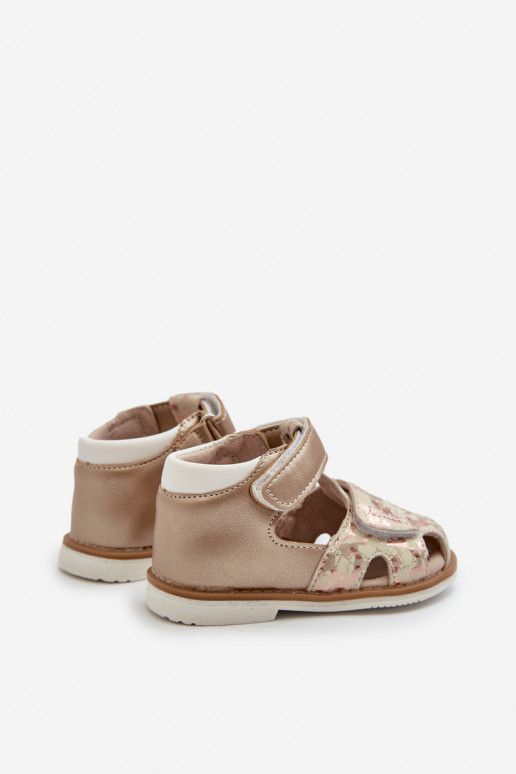 Sandálias infantis estampadas com fechos adesivos na cor dourada Maellita Sandálias infantis estampadas com fechos adesivos na cor dourada Maellita