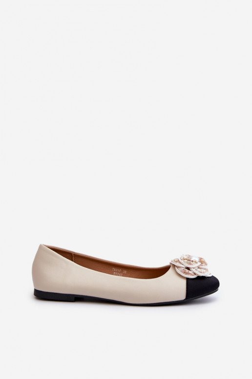 Bailarinas femininas de couro ecológico com detalhes ornamentados bege Divinella