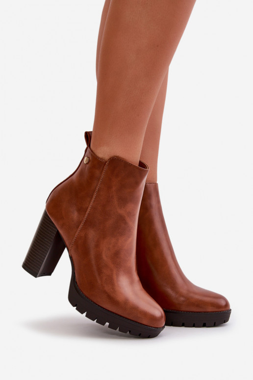 Botas femininas aquecidas em Poste Alto Preso ao Castelo cor marrom Bioria