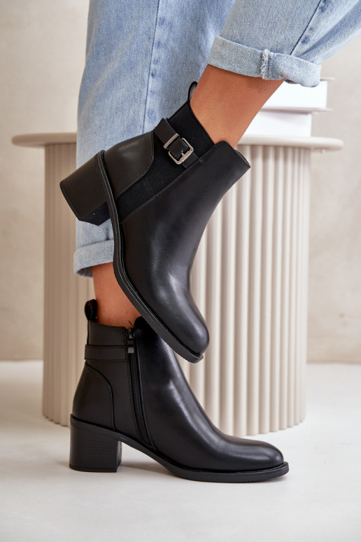 Botas femininas aquecidas com salto com fivelas na cor Nevillira preta Botas femininas aquecidas com salto com fivelas na cor Nevillira preta