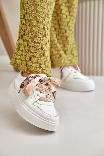 Modelo de tênis sapato feminino com plataforma Com cadarços decorativos na cor branca Mistra