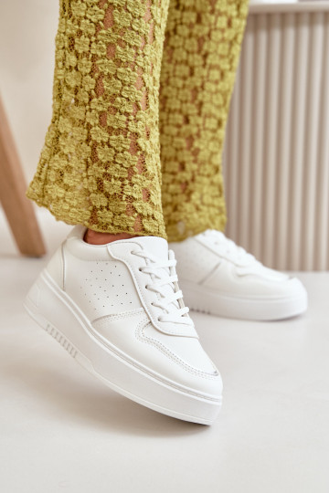 Modelo de tênis sapato feminino com plataforma Com cadarços decorativos na cor branca Mistra