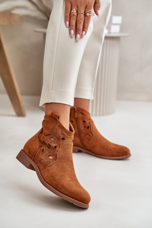 Botas femininas com elementos abertos Casal o castelo cor marrom S.Barski HY42-081 Botas femininas com elementos abertos Casal o castelo cor marrom S.Barski HY42-081