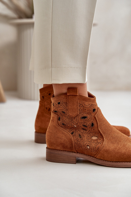 Botas femininas com elementos abertos Casal o castelo cor marrom S.Barski HY42-081 Botas femininas com elementos abertos Casal o castelo cor marrom S.Barski HY42-081