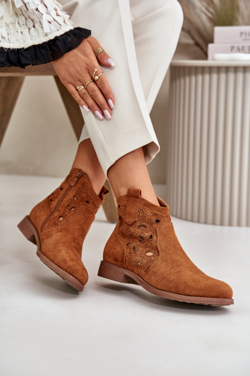 Botas femininas com elementos abertos Casal o castelo cor marrom S.Barski HY42-081 Botas femininas com elementos abertos Casal o castelo cor marrom S.Barski HY42-081