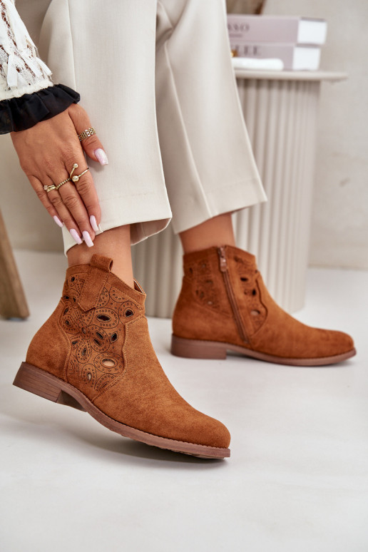 Botas femininas com elementos abertos Casal o castelo cor marrom S.Barski HY42-081 Botas femininas com elementos abertos Casal o castelo cor marrom S.Barski HY42-081
