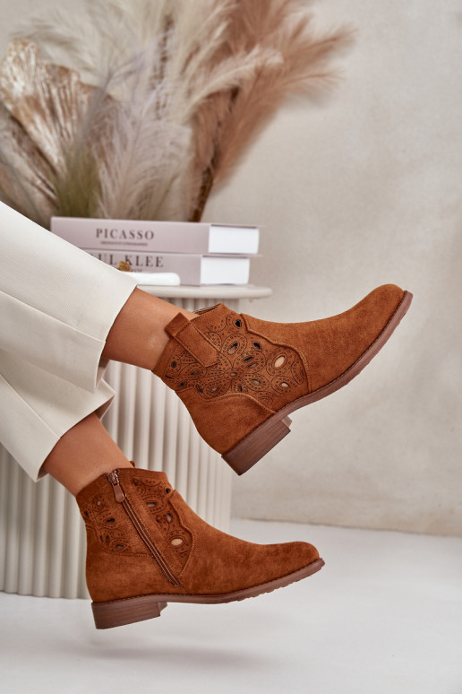 Botas femininas com elementos abertos Casal o castelo cor marrom S.Barski HY42-081 Botas femininas com elementos abertos Casal o castelo cor marrom S.Barski HY42-081