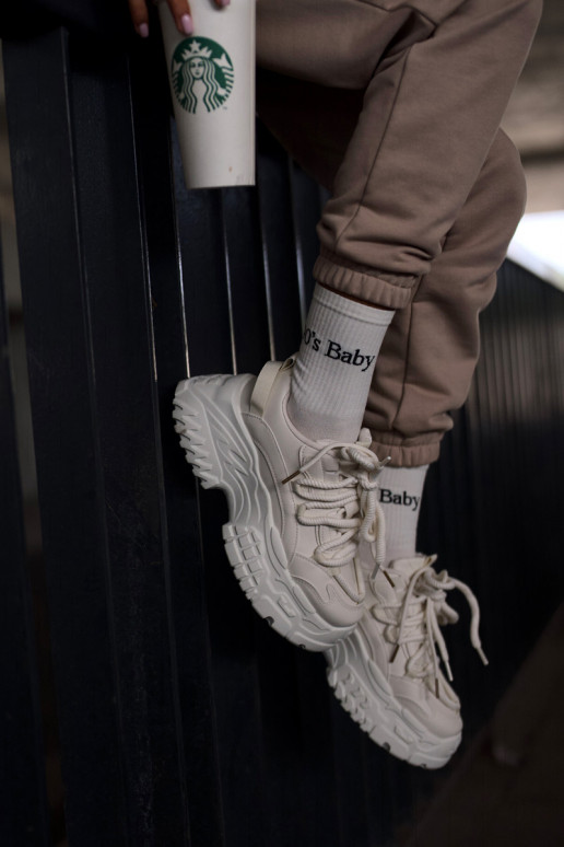 Modelo de tênis sapatos femininos com solas maciças da moda na cor marfim Nevela Modelo de tênis sapatos femininos com solas maciças da moda na cor marfim Nevela