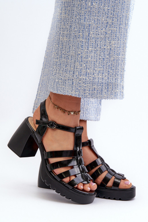 com efeito laca Sandálias femininas de salto alto na cor preta Aninifer com efeito laca Sandálias femininas de salto alto na cor preta Aninifer