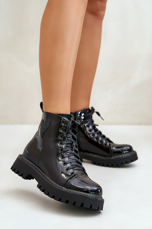 com efeito verniz Botas femininas Casal o castelo Com decorações com coraçõesm cor preta Obeena com efeito verniz Botas femininas Casal o castelo Com decorações com coraçõesm cor preta Obeena