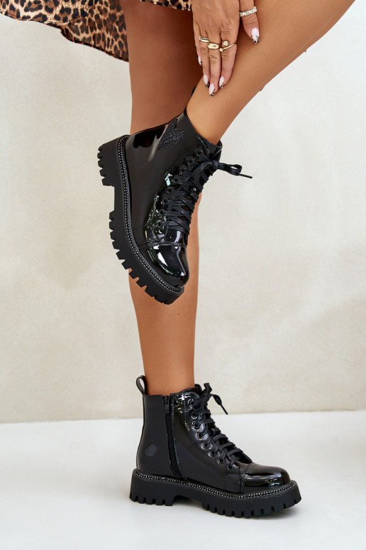 com efeito verniz Botas femininas Casal o castelo Com decorações com coraçõesm cor preta Obeena com efeito verniz Botas femininas Casal o castelo Com decorações com coraçõesm cor preta Obeena