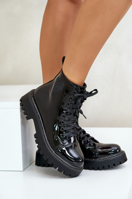 com efeito verniz Botas femininas Casal o castelo Com decorações com coraçõesm cor preta Obeena com efeito verniz Botas femininas Casal o castelo Com decorações com coraçõesm cor preta Obeena