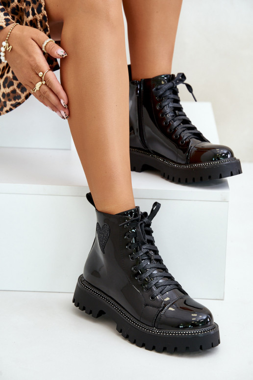 com efeito verniz Botas femininas Casal o castelo Com decorações com coraçõesm cor preta Obeena com efeito verniz Botas femininas Casal o castelo Com decorações com coraçõesm cor preta Obeena