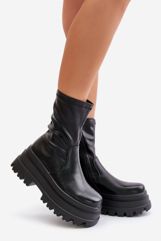 Botas com uma plataforma cor preta Florinara Botas com uma plataforma cor preta Florinara