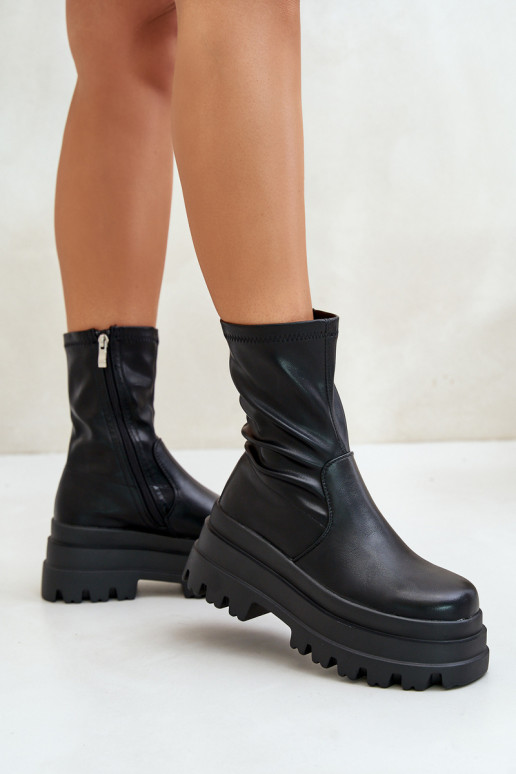 Botas com uma plataforma cor preta Florinara Botas com uma plataforma cor preta Florinara