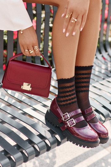 sapato Feminino com listras com efeito verniz Borgonha Terione 2