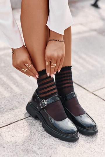 com efeito verniz sapato Feminino com alças cor preta Vinceza 62179