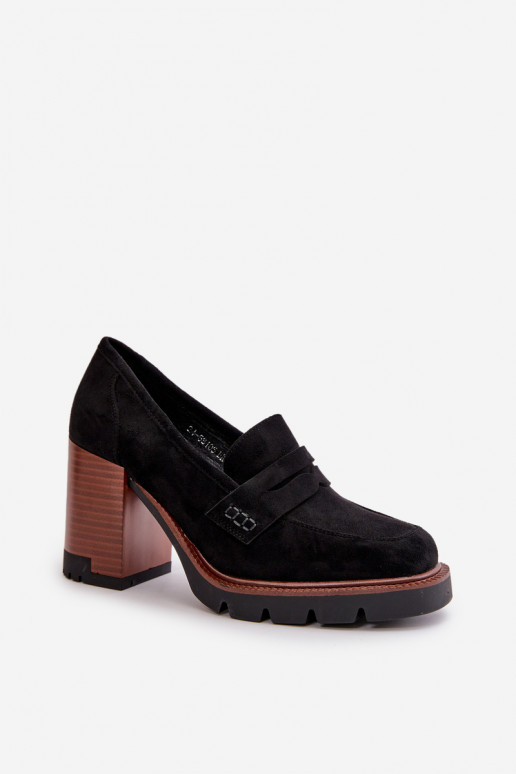 Sapatos femininos de salto alto em... Sapatos femininos de salto alto em...