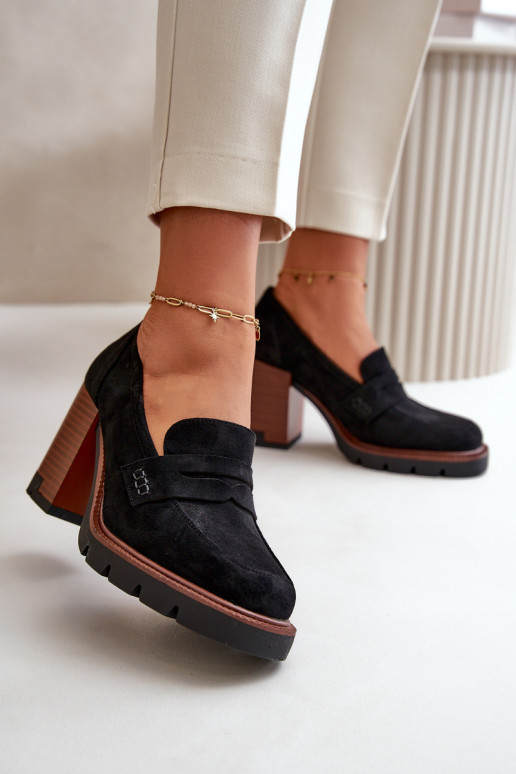 Sapatos femininos de salto alto em... Sapatos femininos de salto alto em...