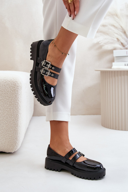 sapato Feminino com listras com efeito verniz cor preta Terione