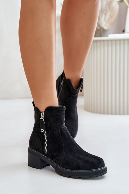 Botas femininas com elementos abertos com salto cor preta Oviria
