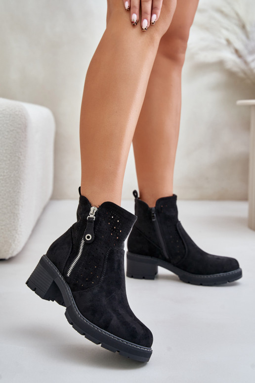 Botas femininas com elementos abertos com salto cor preta Oviria